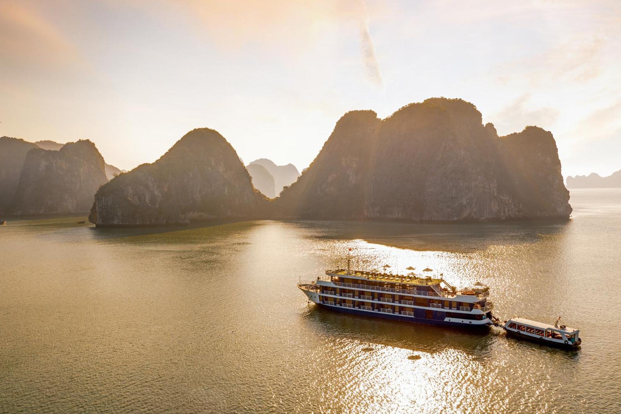 فندق Halong Dragon Bay Cruise ها لونغ المظهر الخارجي الصورة