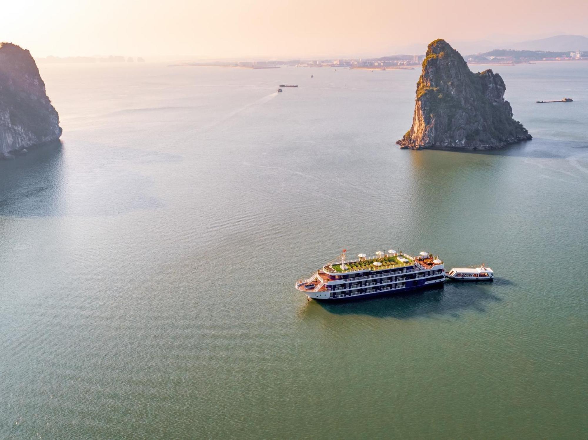 فندق Halong Dragon Bay Cruise ها لونغ المظهر الخارجي الصورة